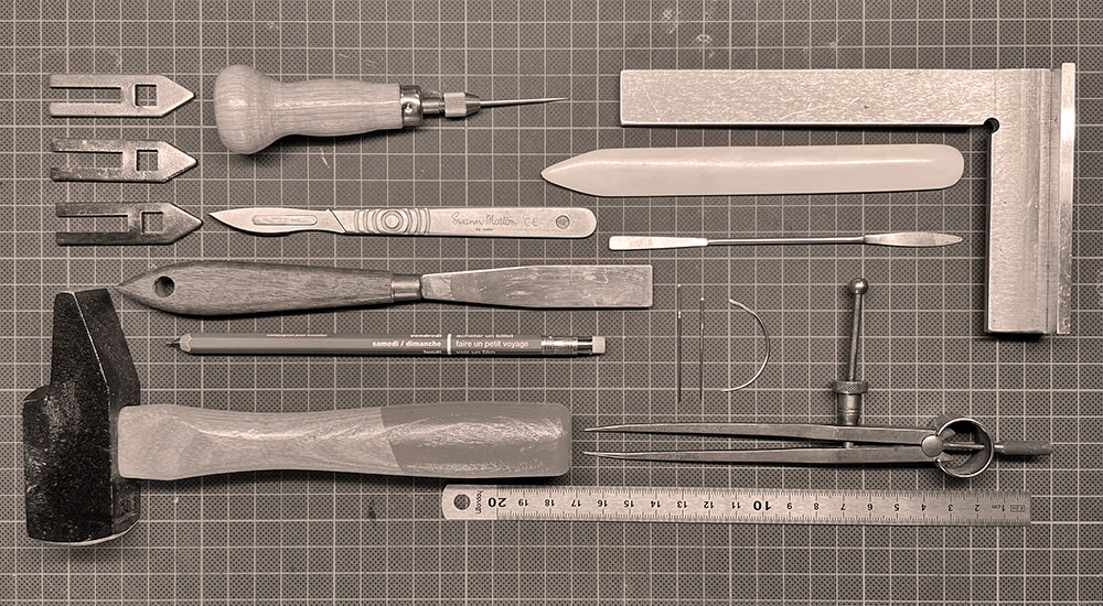 Instruments de relieur